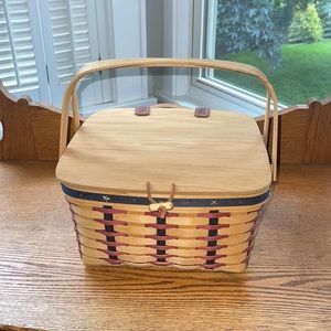 Longaberger Small Picnic Basket w/ attached lid